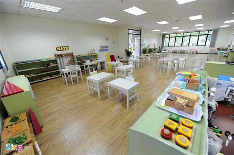 Lớp học montessori của khối mầm non được bố trí theo tiêu chuẩn với các giáo cụ phong phú, phục vụ cho phương pháp giảng dạy tiên tiến