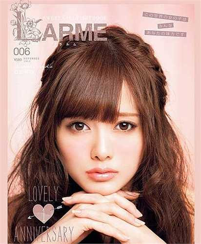 Mai Shiraishi là một nữ ca sĩ thần tượng tại Nhật Bản. Cô là thành viên trong Nogizaka46, nhóm nhạc nữ được coi là đối thủ chính của nhóm AKB48 nổi tiếng tại xứ sở mặt trời mọc. Nhờ gương mặt dễ thương, cô gái sinh năm 1992 này dễ dàng nổi bật hơn các thành viên khác trong nhóm.