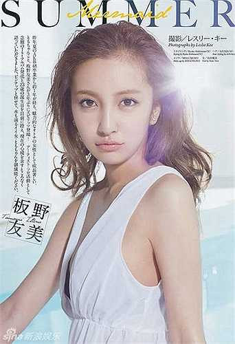 Itano Tomomi là thành viên của nhóm nhạc thần tượng nữ AKB48 và đang trong biên chế Team K. Vào ngày 27/8/2013 Itano Tomomi đã chính thức tốt nghiệp khỏi AKB48 và theo đuổi con đường solo cùa riêng mình.