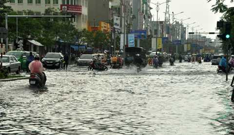 Đà Nẵng, ngập nước, mưa lớn, lội bì bõm, chìm trong nước