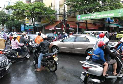 Đà Nẵng, ngập nước, mưa lớn, lội bì bõm, chìm trong nước