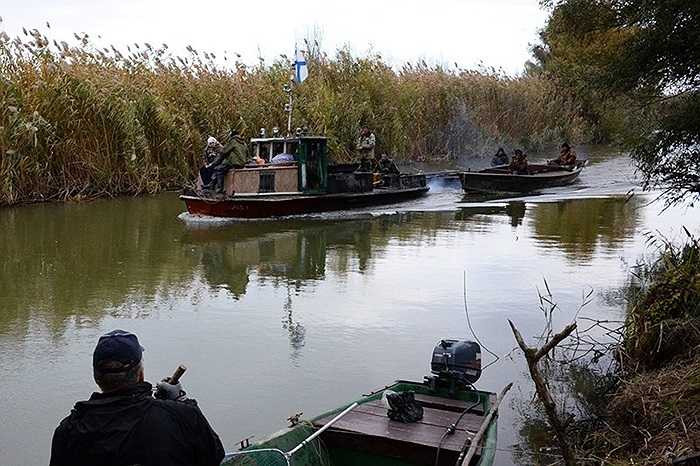 Những thuyền đánh cá ở Astrakhan trong mùa thu