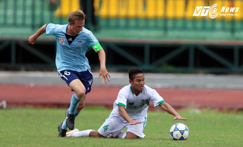 U19 HAGL Arsenal JMG chỉ vào vòng sau nhờ may mắn (Ảnh: Quang Minh)