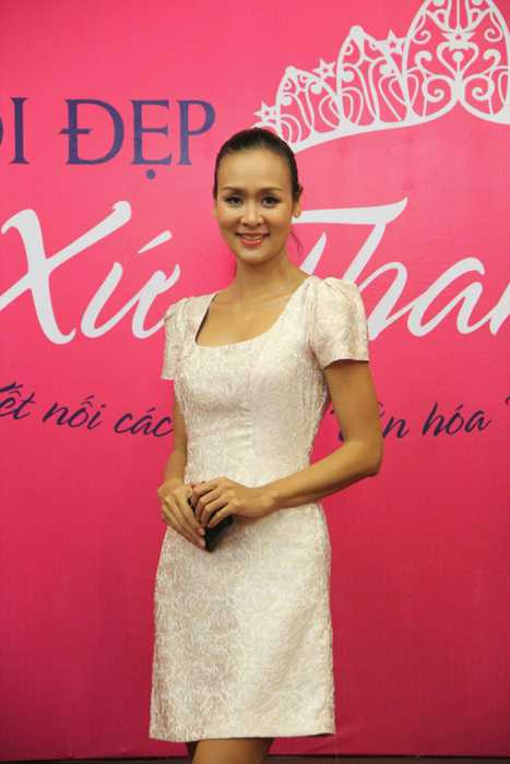 Hoa hậu Ngọc Hân đắt sô làm giám khảo