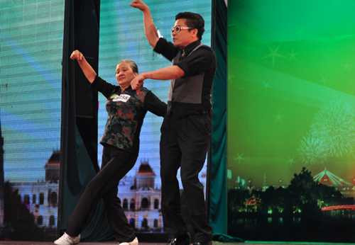 Bà Nhiên nhảy Gangnam Style bá đạo