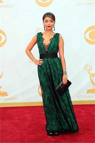 Hollywood không dành cho những ngôi sao thiếu tài năng và lợi thế hình thể. Tuy vậy, vẫn có nhiều mỹ nhân vợt qua khiếm khuyết chiều cao để tỏa sáng. Sao 'Modern Family' Sarah Hyland chỉ cao 1m57 vẫn vô cùng gợi cảm.