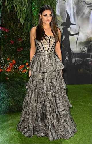 'Cô đào' nóng bỏng Mila Kunis có chiều cao 1m60.