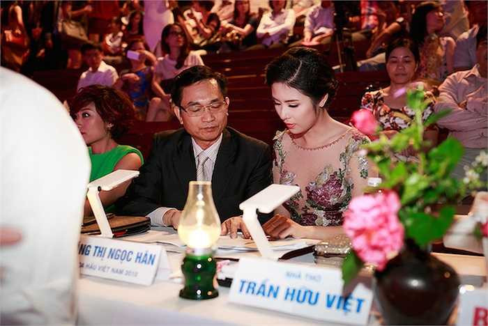 Cô đang đảm nhiệm công việc làm giám khảo Hoa hậu Việt Nam 2014 và cũng vừa đồng ý sẽ ngồi ‘ghế nóng’ của cuộc thi Người đẹp xứ Thanh 2014. Trung Ngạn
