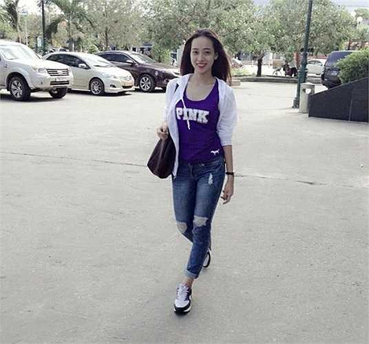 9X sở hữu gu thời trang năng động, cá tính. Là một trong những bóng hồng cưỡi mô tô khiến dân mạng xôn xao trong thời gian dài. Ảnh: NVCC.