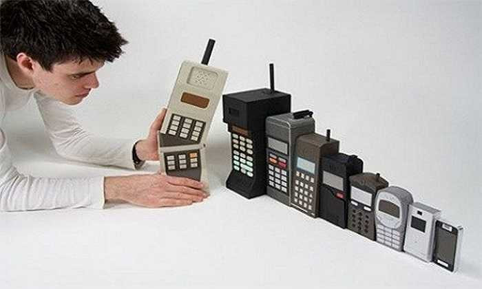 2. Nokia Mobira Cityman: Sản xuất năm 1987, đây là dòng điện thoại cầm tay đầu tiên trên thị trường, sử dụng mạng NMT-900. Bất cứ ai muốn thể hiện đẳng cấp, phải sở hữu Mobira City man đắt tiền.