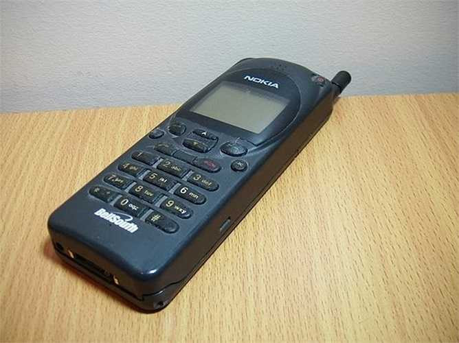 4. Nokia 2110: Được cải tiến từ Nokia 1011, với một số tính năng quan trọng và đặc trưng như nhạc chuông, menu độc đáo, nút lập trình… Nokia 2110 đạt kỉ lục 20 triệu chiếc được bán ra.