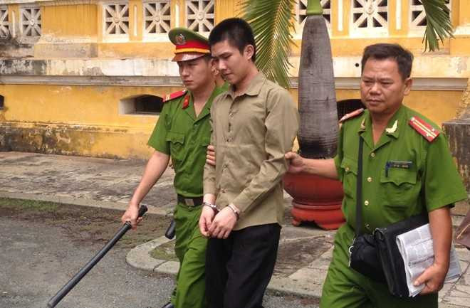 Sợ bị tiêm thuốc độc, tử tù khai thêm đồng bọn