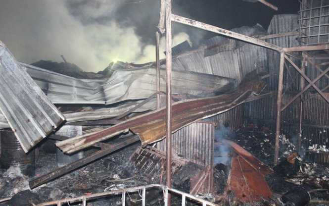 Vựa phế liệu nghìn mét cháy dữ dội, dân ôm đồ tháo chạy