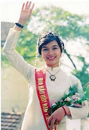 Nếu như năm 1988, cuộc thi Hoa hậu toàn quốc do báo Tiền Phong tổ chức, Bùi Bích Phương đăng quang và được trao vương miện được mua ở phố Hàng Đào thì nay mọi chuyện đã khác... khác rất xa. Vương miện đang là một hiện vật mà các nhà tổ chức cuộc thi Hoa hậu (HH) chạy đua nâng tầm giá trị.