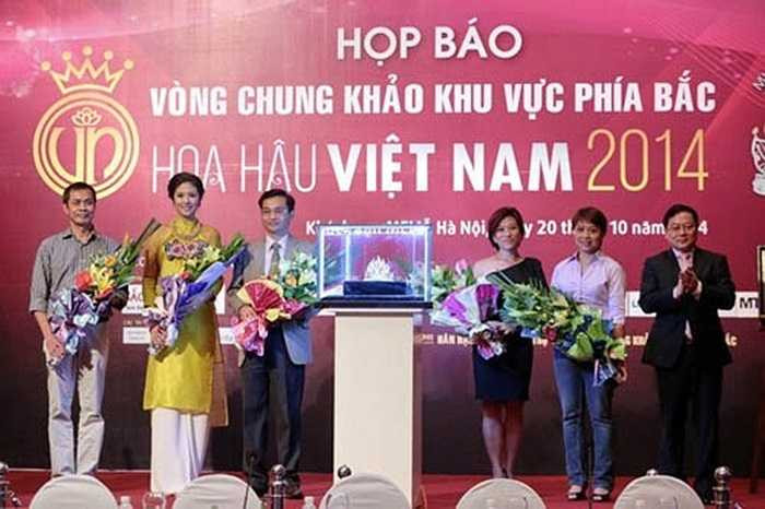 Mới đây, chiếc vương miện dành cho cuộc thi HH Việt Nam 2014 được một công ty Ngọc trai ở TP HCM chế tác có giá trị lên đến 2,5 tỷ đồng. Chiếc vương miện này đã đánh bại những chiếc vương miện trước đây xác và lập kỷ lục Việt Nam.
