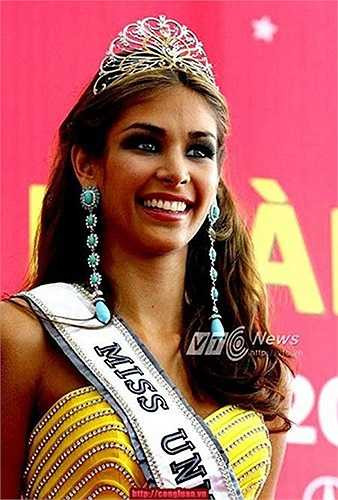 Hoa hậu Venezuela Dayana Mendoza giành chiến thắng tại cuộc thi HH Hoàn vũ 2008.