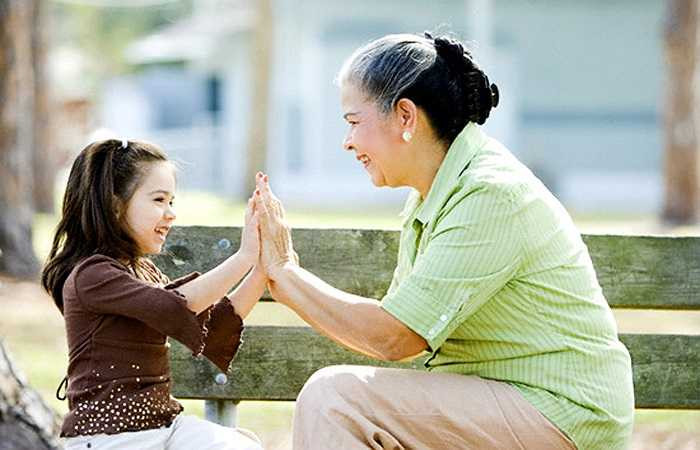 Huyết áp của một người bình thường là 120 / 80mmHg, nhưng khi mức huyết áp ở trên 140 / 90mmHg thì bạn có nguy cơ mắc bệnh huyết áp cao. Cao huyết áp có thể thay đổi phụ thuộc vào độ tuổi và điều kiện sinh lý nên nó cần được theo dõi một cách thường xuyên nhất là ở độ tuổi ngoài 30. 