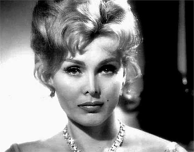 Tập đoàn Hilton cũng mua lại khách sạn Conrad Pezula tại Nam Phi. Giá một đêm tại đây là khoảng 8.000 USD. Một số phòng của khách sạn còn được xây trên vách đá. Năm 2008, trang CNBC từng vinh danh Conrad Pezula là 'khách sạn đẹp nhất thế giới'. Cùng năm, Nelson Mandela là vị khách đầu tiên của khách sạn.