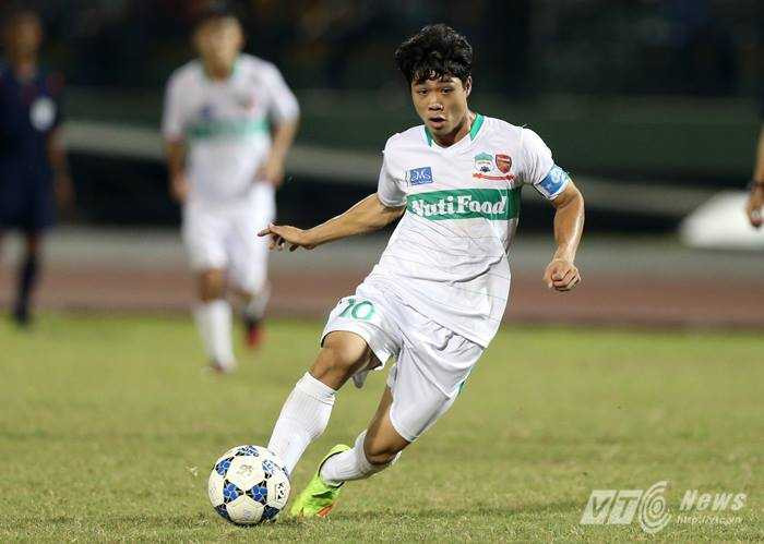 U19 HAGL Arsenal JMG chơi bóng còn đối thủ thì không (Ảnh: Quang Minh)