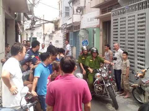 người đàn ông, tẩm xăng, tự thiêu, hoảng hốt, tiếng la hét