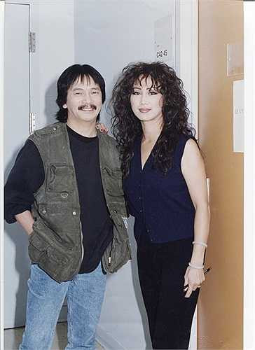 Khán giả một lần nữa được sống lại khoảnh khắc mà những bản tình ca ngất ngây đã khiến hàng triệu trái tim rung động suốt nửa kỷ qua của nhạc sỹ Lê Uyên Phương. 