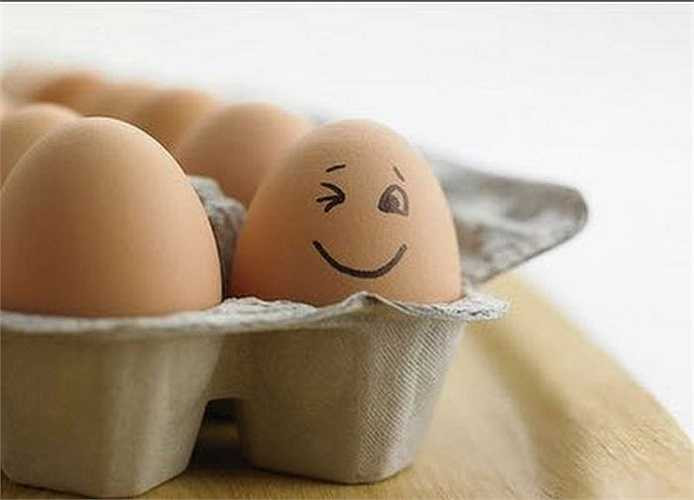 Các loại trứng gia cầm đều giàu vitamin B5 và B6 có tác dụng duy trì thăng bằng hoóc môn và giảm stress. Ngoài ra, trứng cũng có chứa nhiều cholesterol, một chất tiền thân quan trọng của cả hai loại hoóc môn sinh dục quan trọng là testosterone và estrogen.