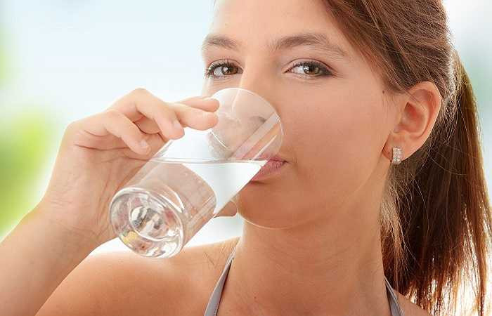 Giảm nguy cơ sỏi thận cũng là một trong những lợi ích của việc đổ mồ hôi. Sỏi thận xảy ra khi lắng đọng muối và canxi trong thận. Do đó, khi đổ mồ hôi, muối được loại bỏ ra khỏi cơ thể và canxi thì được giữ lại trong xương. Ngoài ra, những người đổ mồ hôi nhiều sẽ thường xuyên uống nước, việc này giúp ngăn chặn hình thành sỏi. 