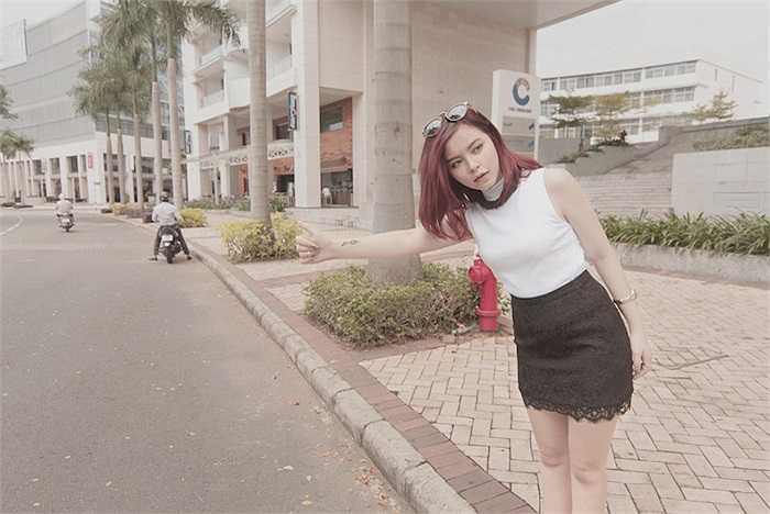 Không sở hữu chiều cao ấn tượng nhưng Tia lại luôn tự tin và tràn đầy năng lượng trong từng shoot hình. 