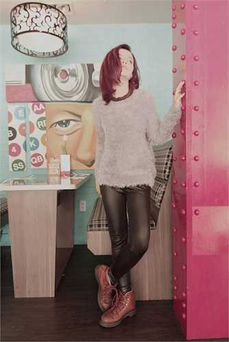 Sau MV Out of control cô sẽ tiếp tục cho ra mắt một MV mới trong thời gian tới với sự kết hợp cùng MC Hoàng Phi. 