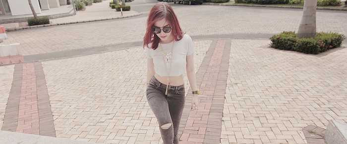 Nói về phong cách thời trang của mình, Tia cho biết cô mặc trang phục theo tâm trạng mỗi ngày. 