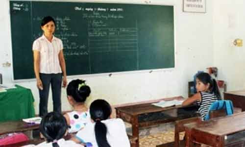 Vì sao gần 600 học sinh bị cấm đến trường 2 tháng?