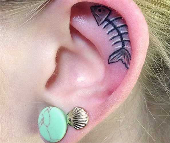 1. Cần biết từ điều nhỏ nhất: Trước khi xăm mình, các bạn trẻ cần chắc chắn mình sẽ không cảm thấy xấu hổ, dù chỉ là một hình rất nhỏ. Bên cạnh đó, cũng phải biết việc ghi dấu lên cơ thể được thực hiện như thế nào, cách xóa nó ra sao...