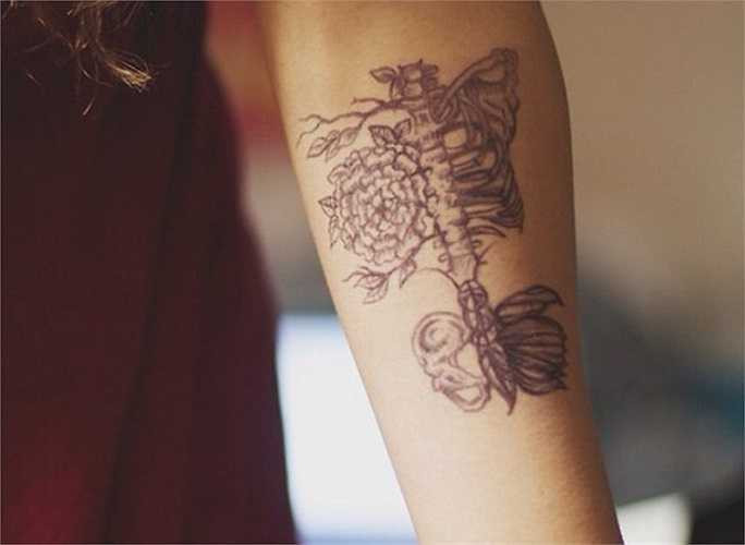 12. Trả xứng đáng cho thợ xăm: Bên cạnh khoản bắt buộc đối với mỗi hình xăm, mọi người nếu như có được hình ưng ý nên trả thêm tiền bo. Chi phí đó sẽ làm đôi bên cảm thấy vui vẻ, thoải mái hơn cũng như thể hiện sự tôn trọng, tán dương tài năng của người làm đẹp cho mình.