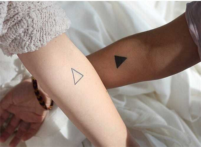 9. Không căng thẳng: Không ít bạn trẻ vì đau đớn, sợ hãi trong lúc xăm mà có ý định bỏ cuộc, hoặc gây cản trở quá trình thực hiện. Có thể nói, xăm mình không phải chuyện đùa, đó là quyết định sau nhiều ngày suy nghĩ nên cần cam kết theo đuổi đến cùng và không hối hận. 