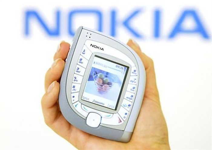 Nokia 7600 (2004) có thiết kế dạng giọt nước mắt nhắm vào thị trường thời trang, có điều máy hơi khó sử dụng với các phím.