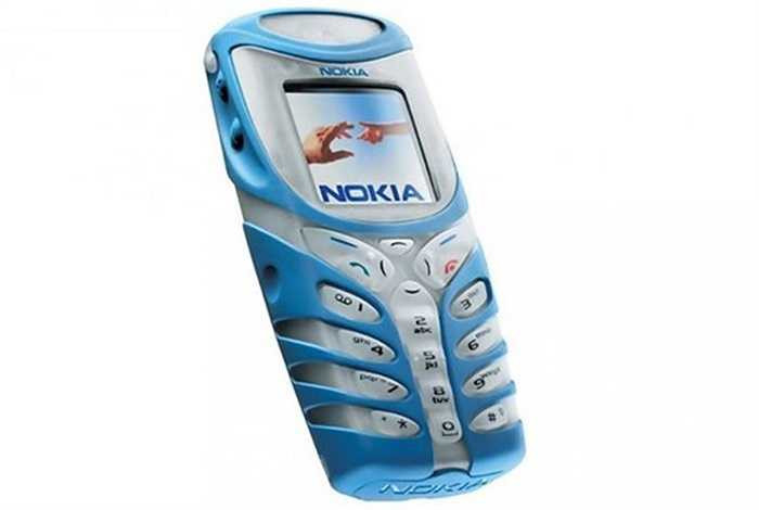 Nokia 5100 (2002) chắc chắn với vỏ bọc cao su, cùng tính năng FM với âm thanh stereo tích hợp.