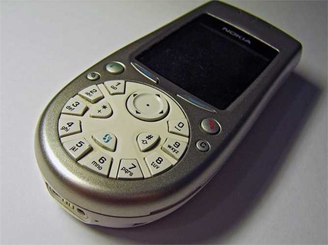 Nokia 3600/3650 (2002) là chiếc điện thoại đầu tiên ở Bắc Mỹ tích hợp camera, cùng với đó nó còn trang bị bán phím dạng tròn.