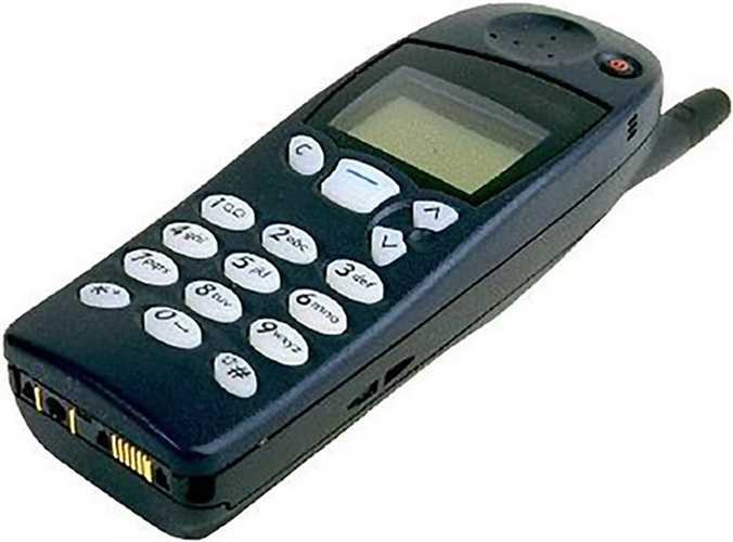 Nokia 5110 (1998) được giới doanh nhân lựa chọn thời bấy giờ, chiếc điện thoại này còn gây chú ý khi là sản phẩm đầu tiên đi kèm game Snake vẫn được ưa chuộng cho đến nay.