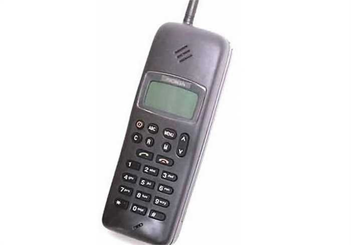 Nokia 1011 (1993): nổi tiếng khi là chiếc điện thoại đầu tiên hỗ trợ mạng GSM.