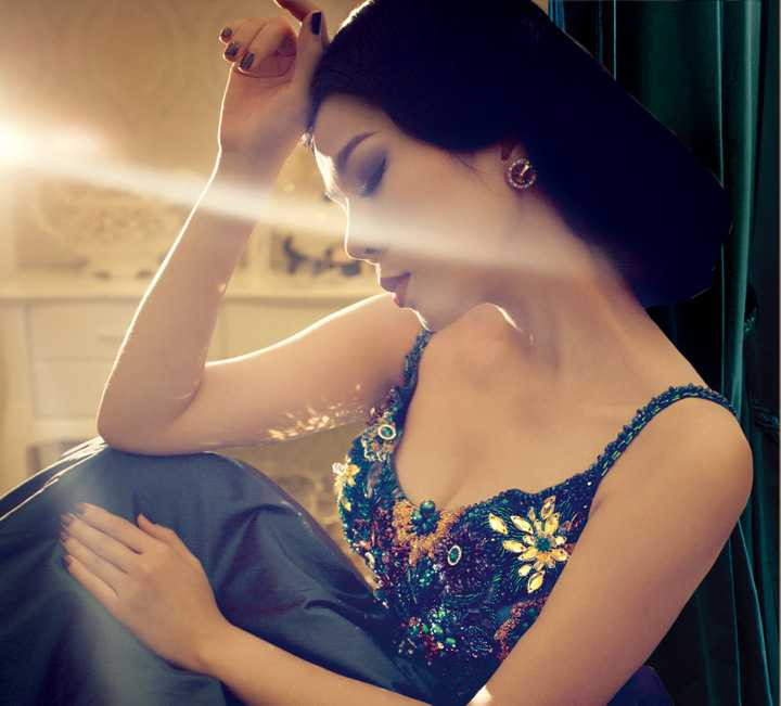 Trước khi ra mắt album đặc biệt này, do sự yêu mến quá nhiều của các khán giả tại hải ngoại dành cho Q Show – Liveshow kỷ niệm 15 năm ca hát rất thành công của Lệ Quyên tại Việt Nam và Mỹ trong thời gian qua, cô sẽ tiếp tục mang chương trình đặc biệt này phục vụ kiều bào tại Úc tại 2 thành phố lớn là Sydney (31/10) và Melbourne (1/11)