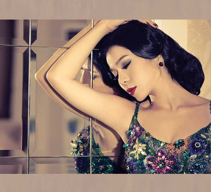 Khách mời trong liveshow là những người đồng nghiệp thân thiết của Lệ Quyên: Bằng Kiều, Nguyên Khang, Nguyễn Hồng Nhung, Đan Nguyên, Uyên Linh và Hiền Thục. 