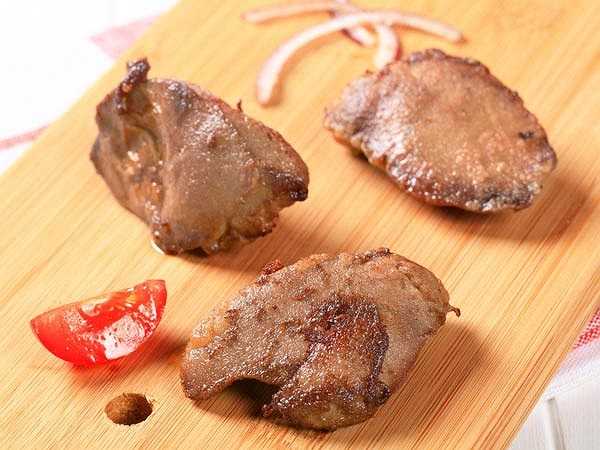 Gan động vật: Thiếu sắt hoặc thiếu máu là nguyên nhân hàng đầu gây bạc tóc. Đây là lý do bạn nên ăn gan và thịt để duy trì nồng độ sắt giúp cơ thể khỏe mạnh.
