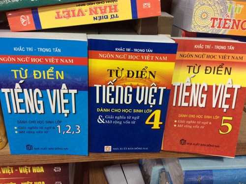 Từ điển Tiếng Việt dành cho học sinh lớp 1,2,3 và lớp 4,5 được NXB Đồng Nai phát hành. Ảnh: Hồng Nhung 