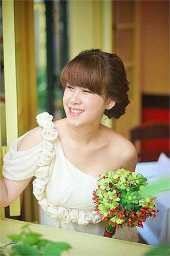 Hồng Nhi có sở thích shopping, chụp ảnh, ăn uống và đặc biệt rất yêu và thích chơi với trẻ con.