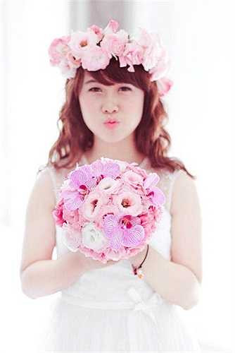 Ngoài ra Nhi còn tham gia cuộc thi HHT Icont 2007 trên báo Hoa học trò.