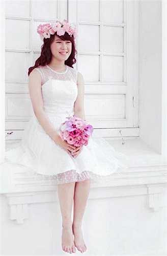 Cô nàng siêu Kute, được rất nhiều bạn trẻ mến mộ bởi tính cách hòa đồng, dễ mến, thân thiện và đặc biệt là khuôn mặt đáng yêu như một đứa trẻ.