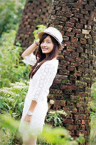 Cô bạn này cũng sở hữu nhiều năng khiếu như: Hát, chơi đàn guitar , múa, nhảy, nấu ăn, bóng chuyền, đá cầu, cầu lông, bóng bàn.