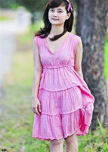 Ngoài ra, Quỳnh Ny lại đi dạy thêm đàn Organ và ghita ở trung tâm vào mỗi buổi chiều để lấy thêm kinh nghiệm cho bản thân và kiếm thêm thu nhập để không phải phụ thuộc gia đình. 