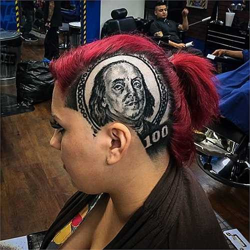 Hình ảnh chính trị gia nổi tiếng Benjamin Franklin in trên tờ 100 đô la Mỹ