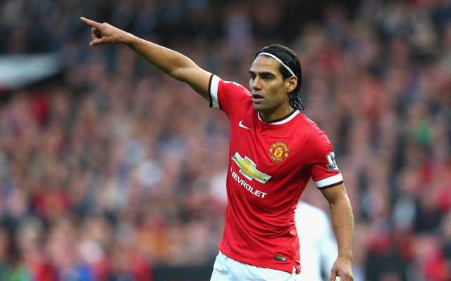 Man Utd gặp họa: Rooney và Falcao thay nhau chấn thương